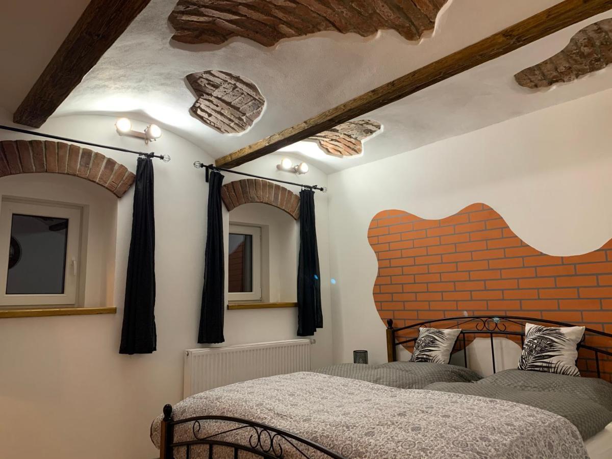 Apartmany Pod Kloboukem ヤーヒモフ エクステリア 写真