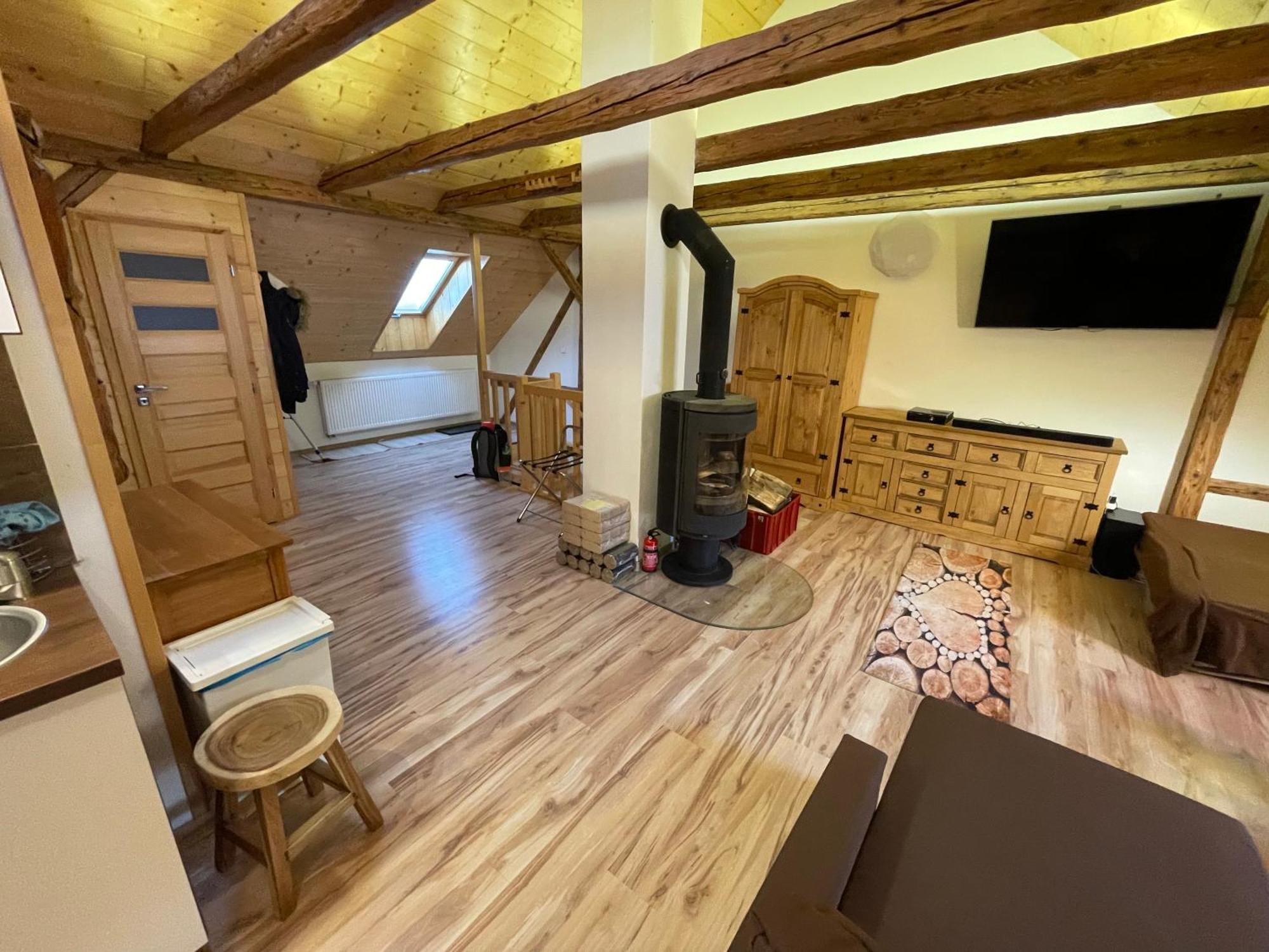 Apartmany Pod Kloboukem ヤーヒモフ エクステリア 写真