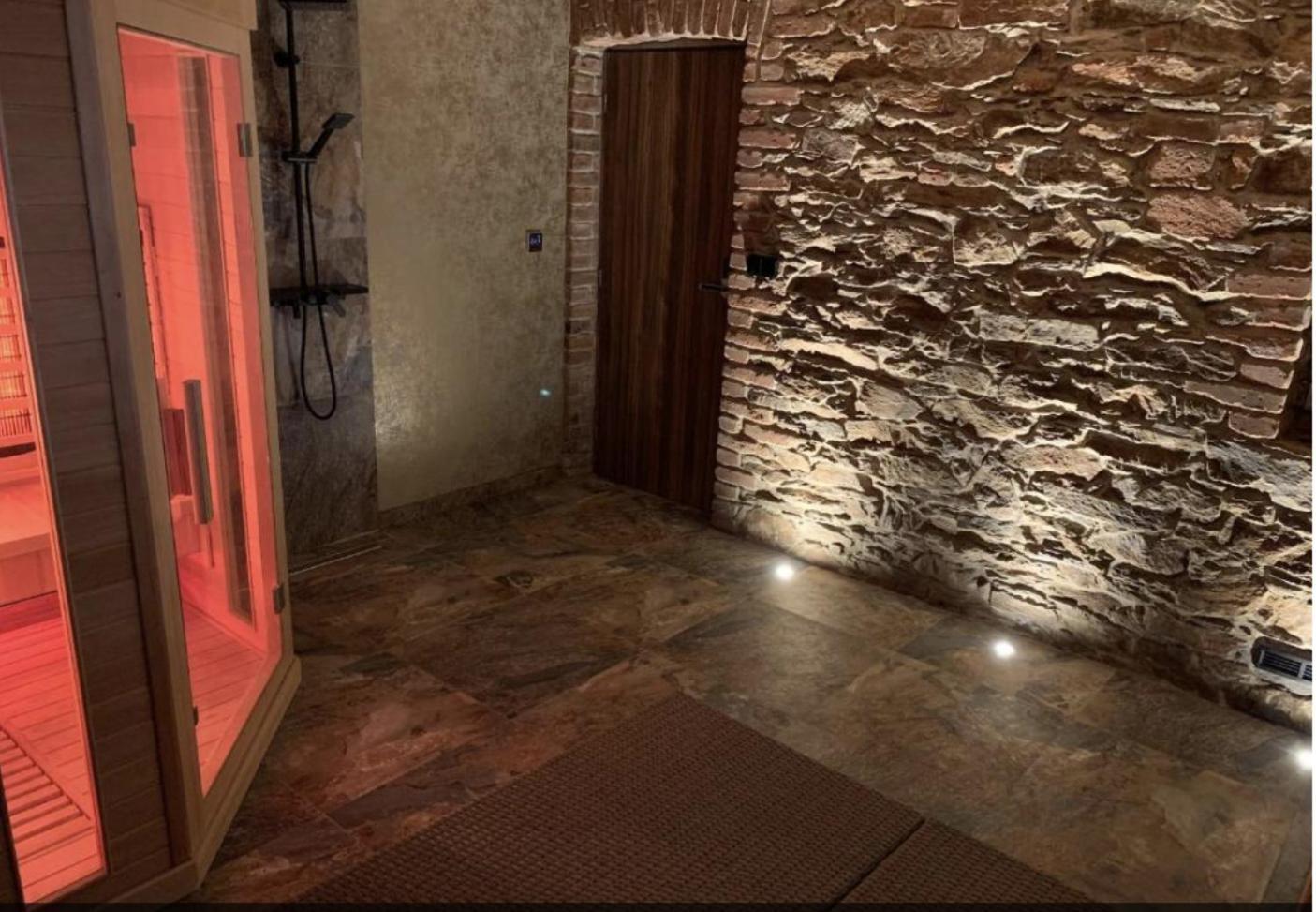 Apartmany Pod Kloboukem ヤーヒモフ エクステリア 写真